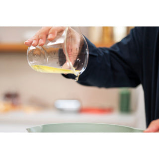 Taza de medición de vidrio 500 ml con párpado marina