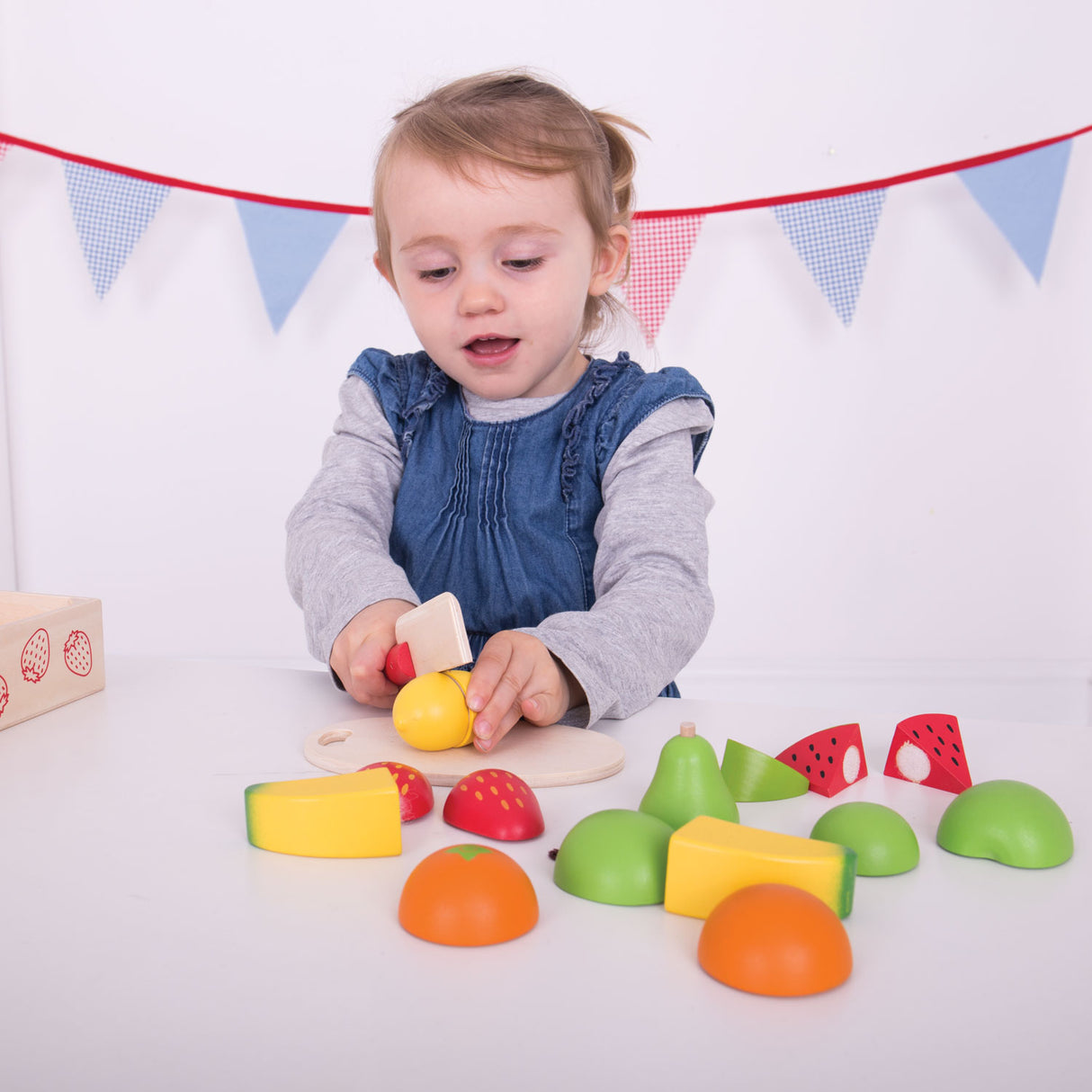 Bigjigs wooden box with cutting window