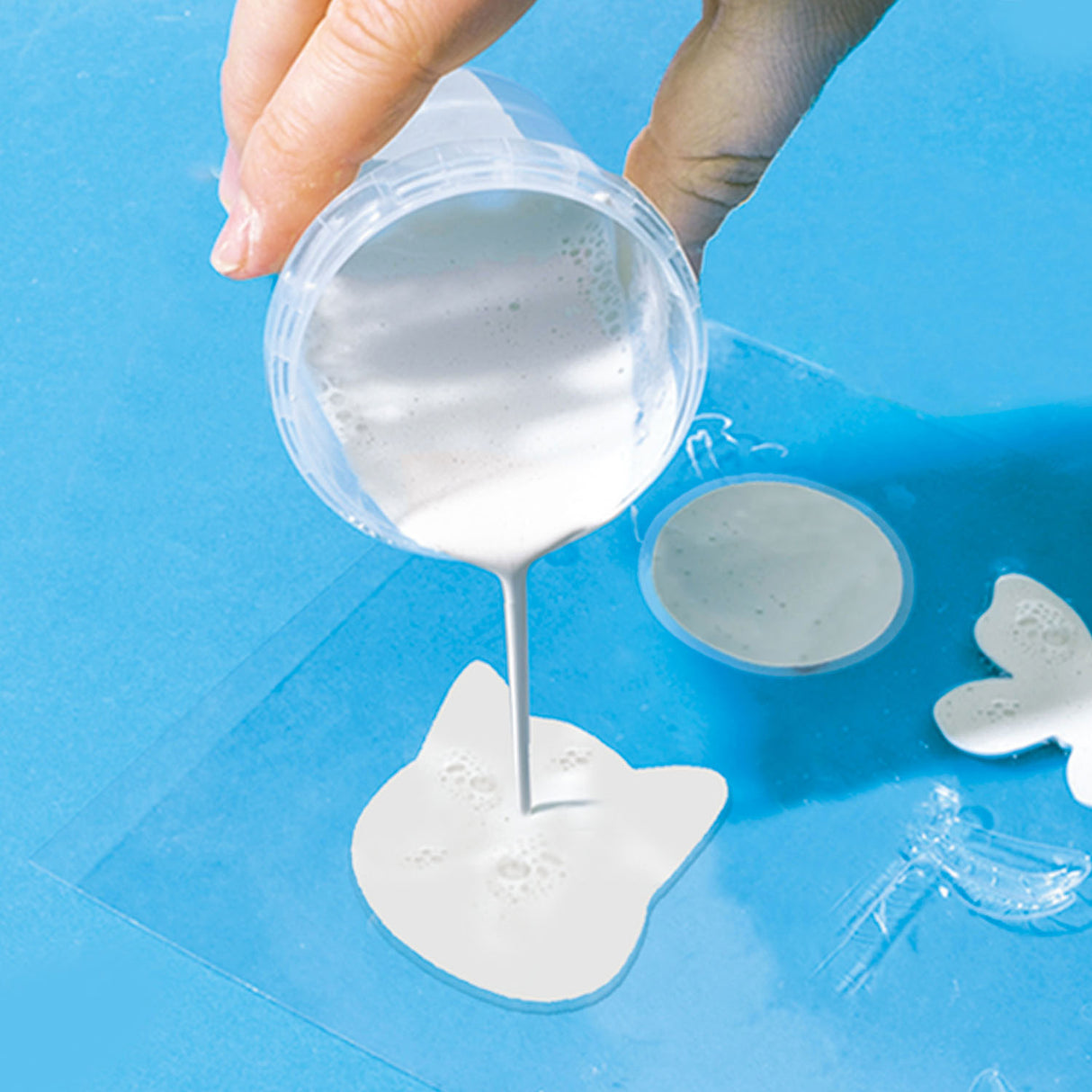Ses Gieten and Painting - Figure allegre