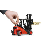 Bruder Linde Forklift H30d with towbar and 2 palettes