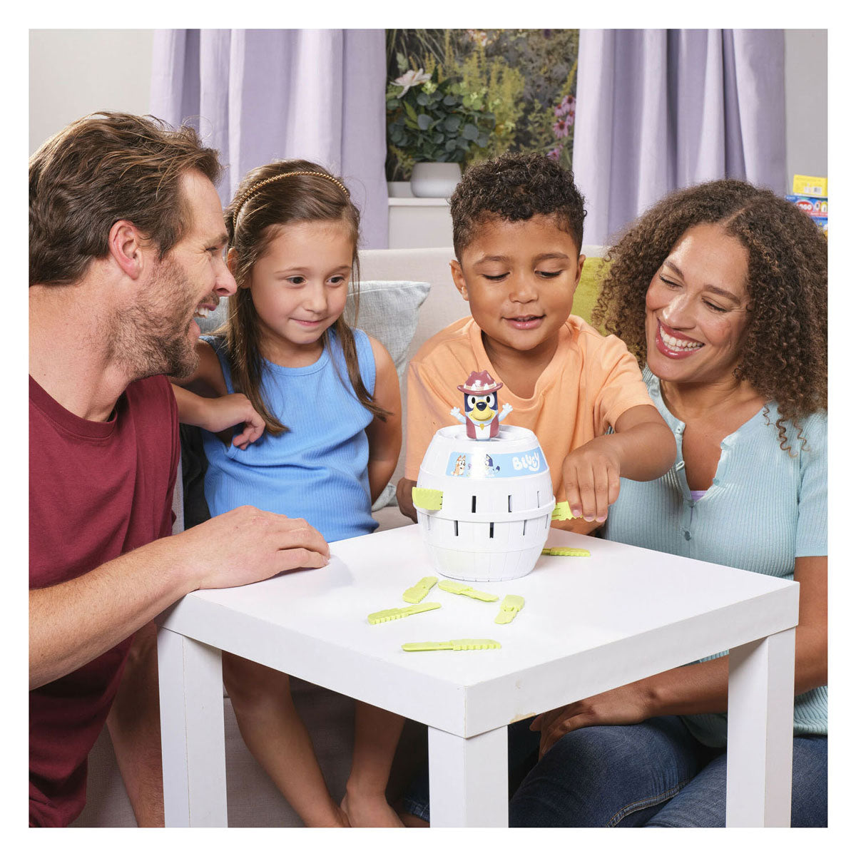 Tomy pop up bluey in de ton kinderspel