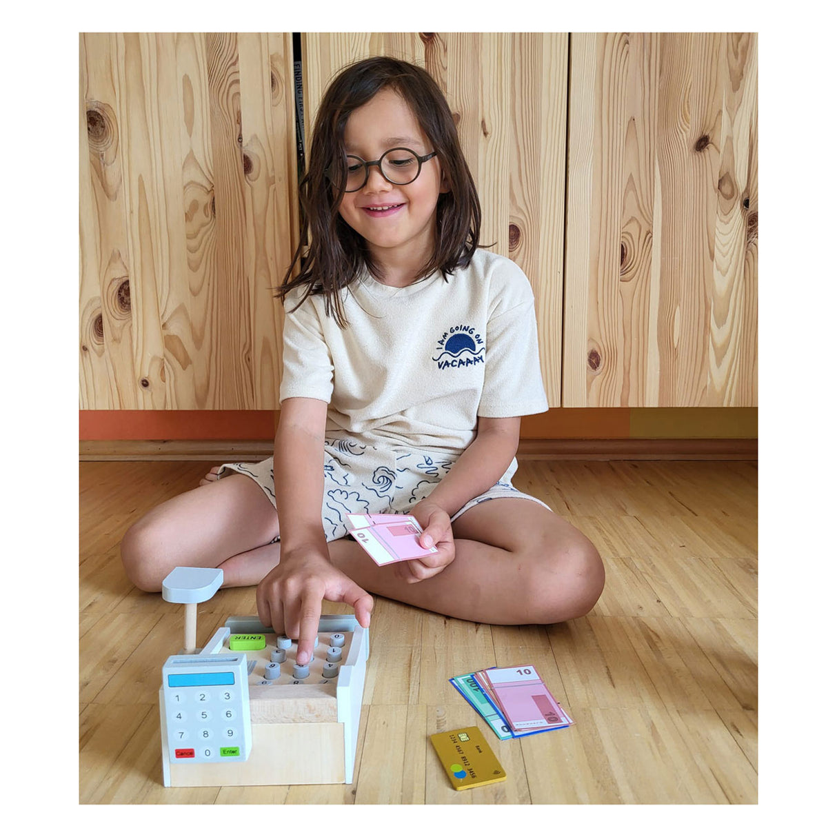 Petit pied - Caisse de jouets en bois avec accessoires, 15dlg.