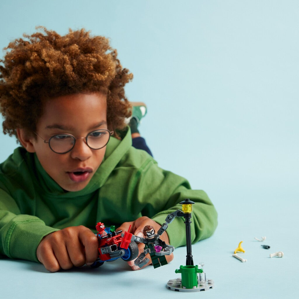 LEGO LEGO Super Heroes 76275 Motornecycle Pursuit: Spider-Man Vs. Doc ock