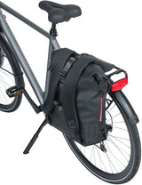 Basil Soho Nordlicht Bicycle Backpack - Sort moderne rygsæk med LED -belysning til kvinders mænds elektriske cykel - vandtæt - 17L - sort