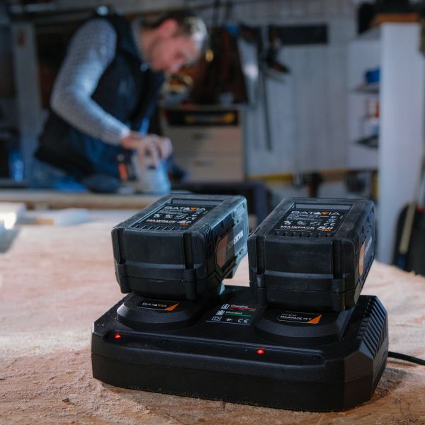 AC Dobbeltlader 2 x 3,5ah (Maxxpack 18V).