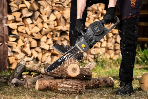 AC battery chainsaw 36V Brushless (Maxxpack 18V).