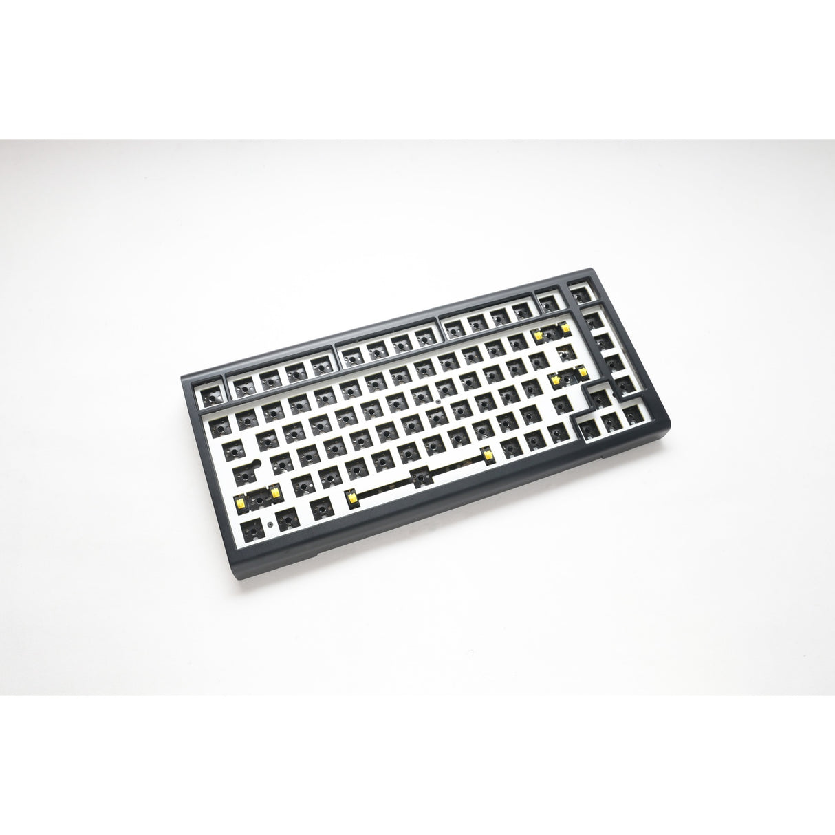 Ducky projizzéiert Tinker 75 mat qmk via