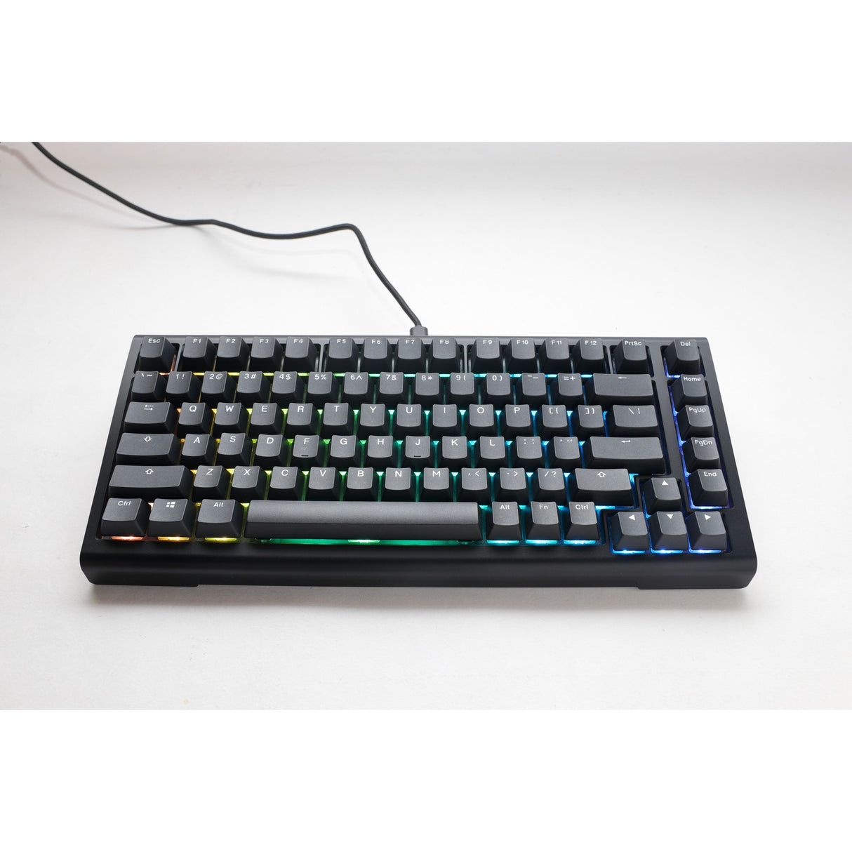 Ducky projizzéiert Tinker 75 mat qmk via