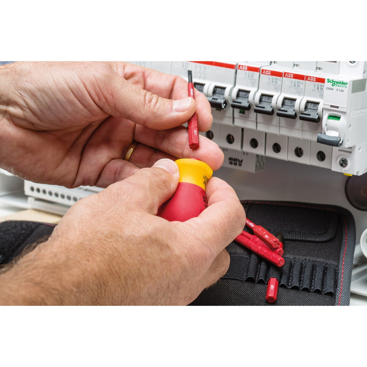 Wiha Screwdriver with Bithouderset Electric Slimvar