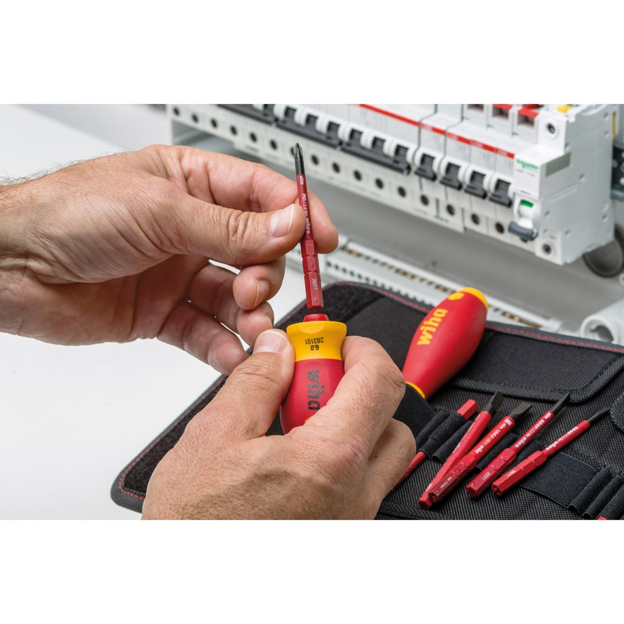 Wiha Screwdriver with Bithouderset Electric Slimvar