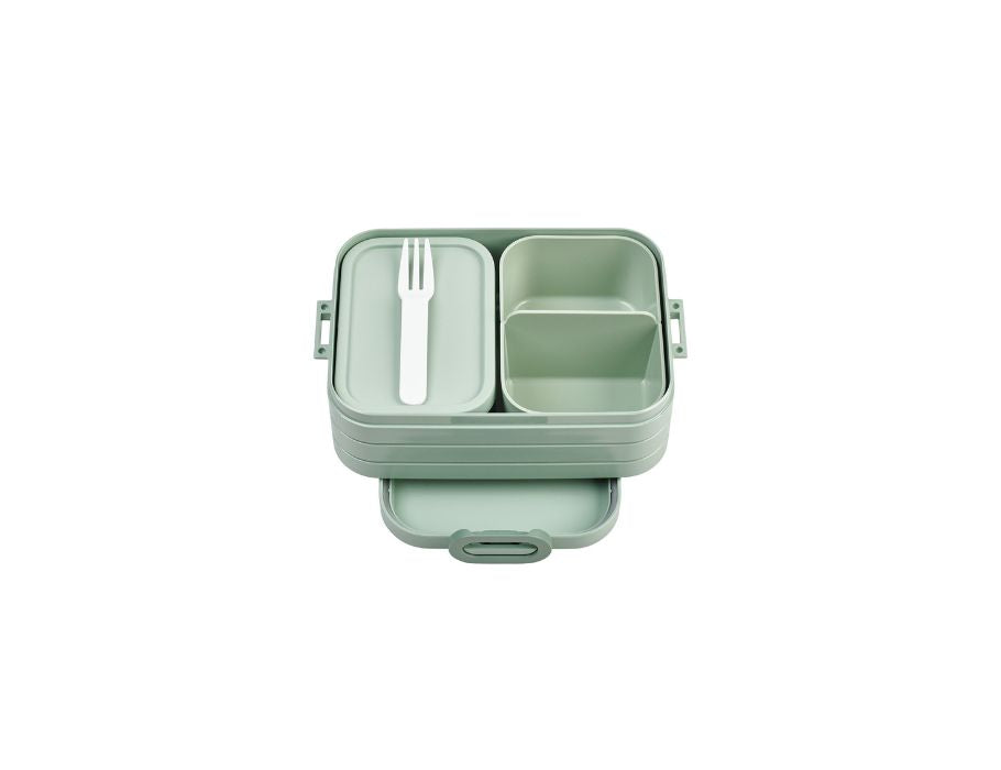 De Melame Bento Mëttegiessen ass m 900 ml nordesch Sage